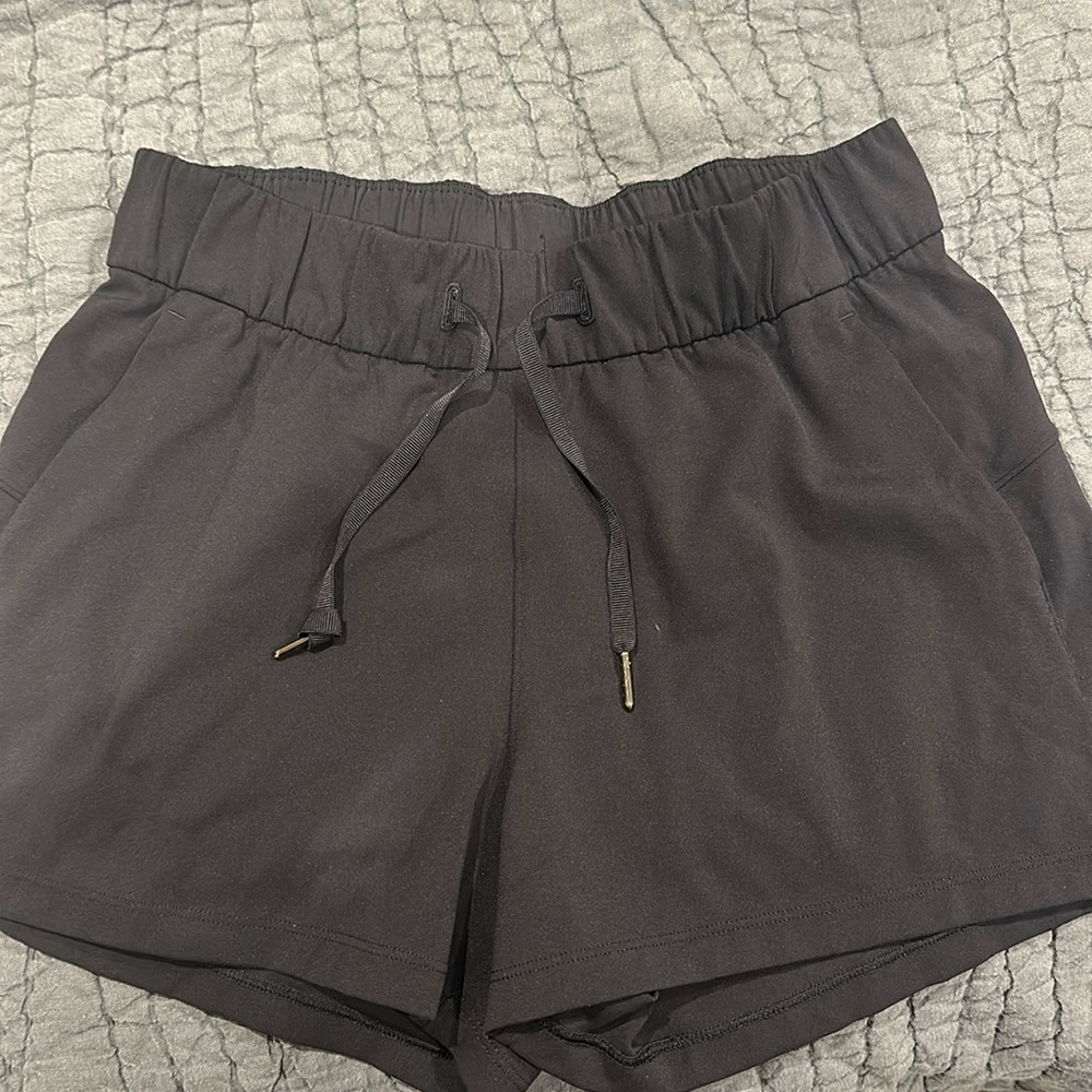 Lululemon black shorts with pockets